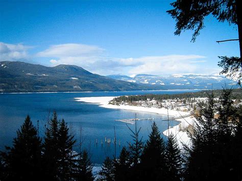 Winter getaway: 36 hours in Nakusp - Revelstoke Mountaineer