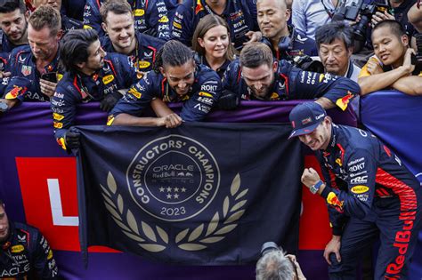 TAG Heuer品牌大使Max Verstappen日本大獎賽奪冠佩戴Monaco腕錶見證榮耀時刻！ | AUTO GRAPHIC