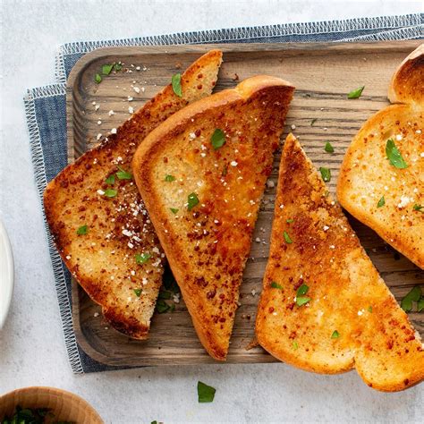 Best Easy Garlic Cheese Toast Recipes