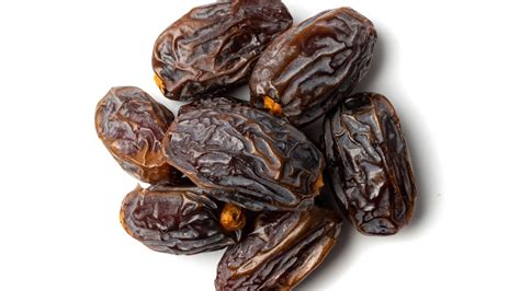 The Flavor Difference Between Fresh And Dried Dates