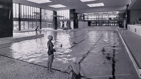 Bedford's Robinson Pool: 'Much cherished' facility celebrates 50 years - BBC News