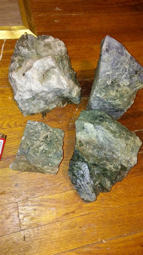 what is this green rock - Rocks & Minerals - The Fossil Forum