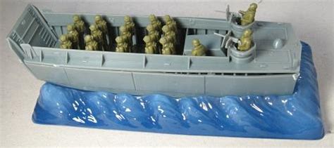 LCVP Landing Craft w/Soldiers -- Plastic Model Military Ship Kit -- 1/72 Scale -- #7650 pictures ...