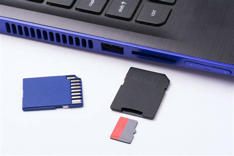 How To Use An SD Card Reader | Robots.net