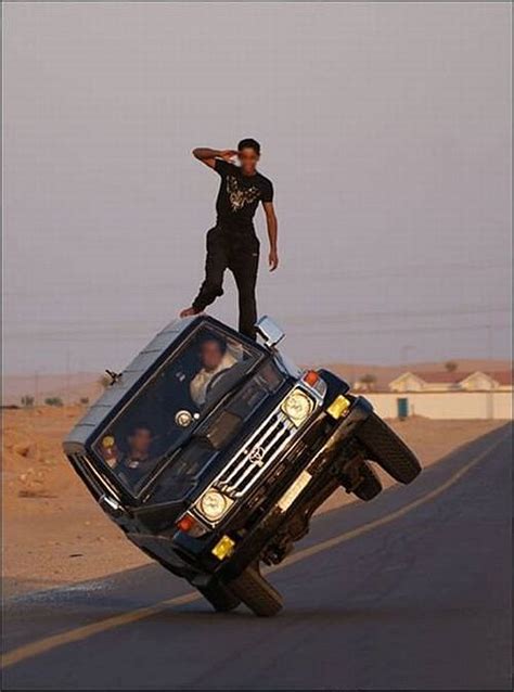 Extreme car stunts (14 pics) - Izismile.com