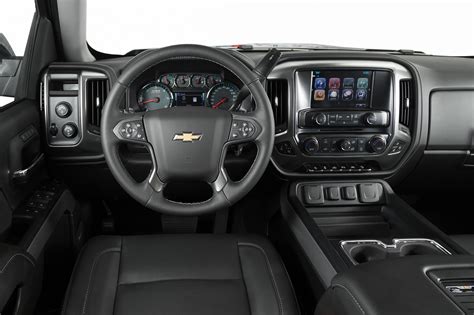 2017 Chevrolet Silverado 1500 Z71 dashboard - Motor Trend en Español