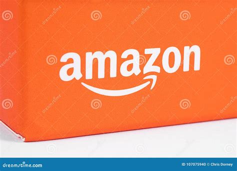 Amazonas-Logo Auf Verpackung Redaktionelles Bild - Bild von gewinn ...