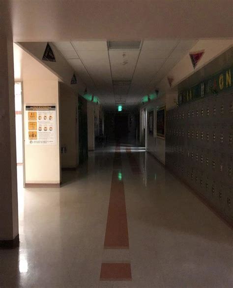 Empty School hallway during night time ・ popular.pics ・ Viewer for Reddit