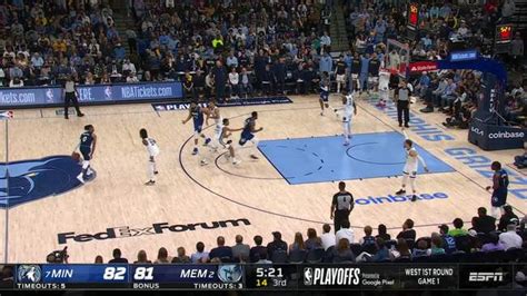 NBA | Video: Karl-Anthony Towns drives in for the insane 1-handed poster dunk over Jaren Jackson Jr.