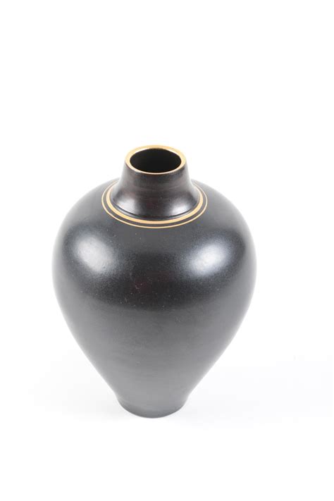 Matte Black Pottery Vase | EBTH