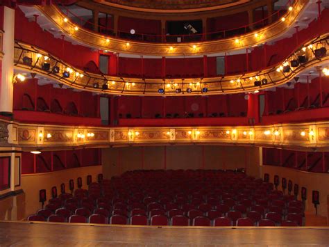 Fichier:Théâtre de Douai- la salle de spectacles.JPG — Wikipédia