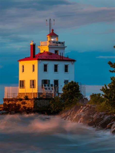 5 Historic & Unique Lake Erie Lighthouses