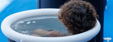 Cold Water Therapy | Benefits of an Ice Bath - MYPROTEIN™