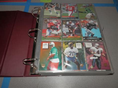 #313 - ALBUM FULL OF FOOTBALL CARDS. COME INSPECT