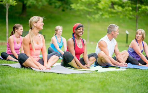 Outdoor Yoga: Benefits, Tips, And Suggestions For How You Can Use Your ...