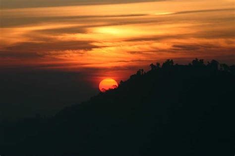 Tiger Hill Darjeeling - Sunrise, Weather, Pictures - Holidify