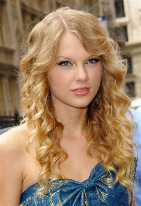 10 Taylor Swift Hairstyles That Are Trendy And Stylish | Curly hair styles easy, Taylor swift ...