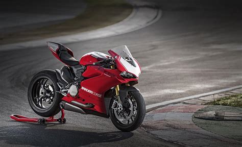 Ducati 1299 Panigale specs, 0-60, quarter mile, lap times - FastestLaps.com