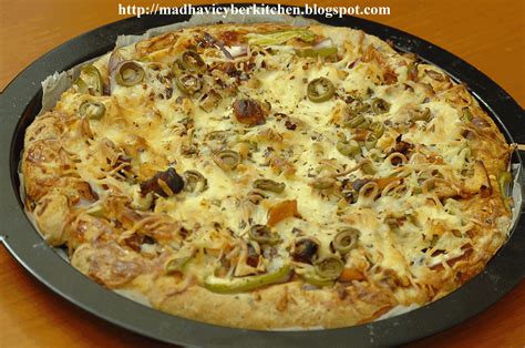 Madhavi's Cyber Kitchen: Whole Meal Flour Pizza with Grilled Chicken