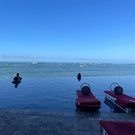 Sheraton Waikiki Infinity Pool - Waikiki - 18 tips from 1902 visitors