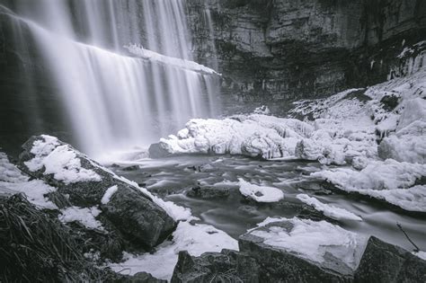 Webster’s Falls near Hamilton, Ontario, Canada in the midst of a very mild Winter. [2048x1365 ...