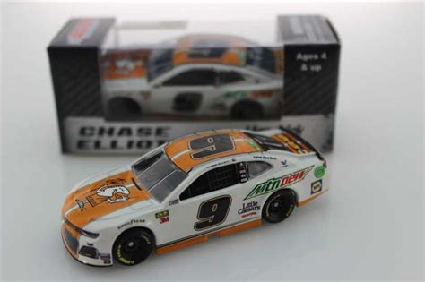 Chase Elliott 2019 Little Caesars / Mountain Dew 1:64 Nascar Diecast