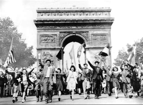 Liberation of Paris 1944 | Buy Photos | AP Images | Collections