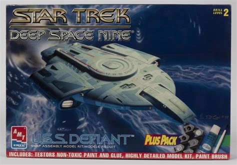 AMT: A NOS Sealed 1:420 scale Star Trek 'Deep Space Nine' USS Defiant ...