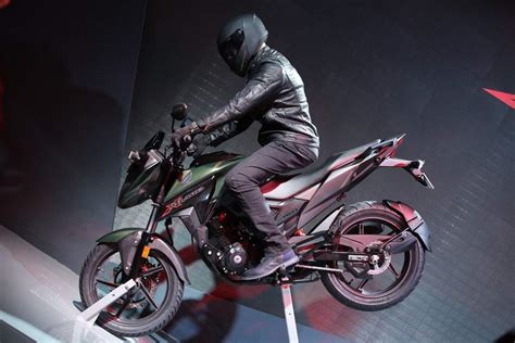 Honda 160cc X-Blade launched at Rs 78,500 - Booking amount Rs 5,000