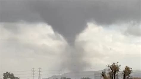 Video: Strongest Los Angeles tornado in 40 years damages several ...