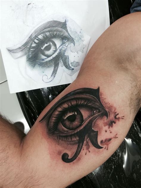 Eye horus tattoo | Ojo de horus tatuaje, Tatuaje ojo, Tatuaje del tercer ojo