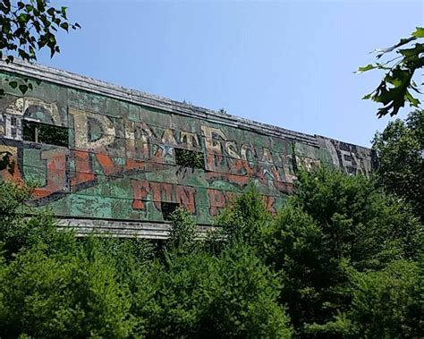 Old Great Escape Theme Park Sign. Lake George, NY [OC] 1350x1080 ...