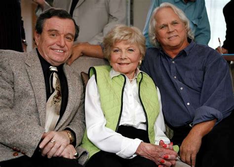 'Leave it to Beaver' TV mom dies at 94