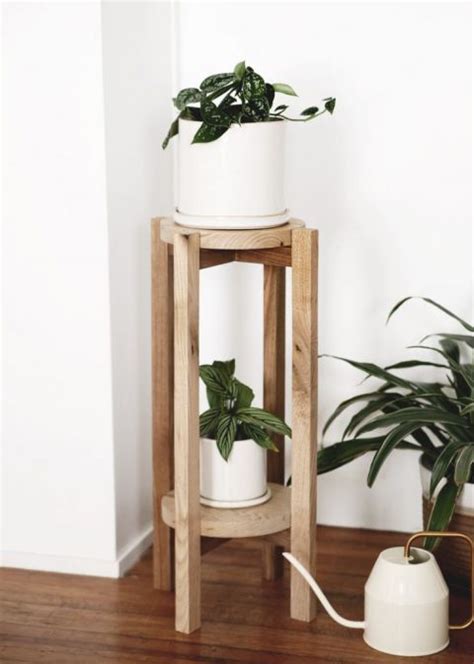 DIY Wood Plant Stand - a simple DIY with a video tutorial