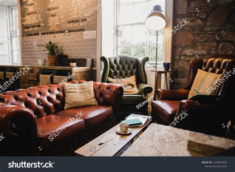 21,095 Coffee Shop Seating Images, Stock Photos & Vectors | Shutterstock