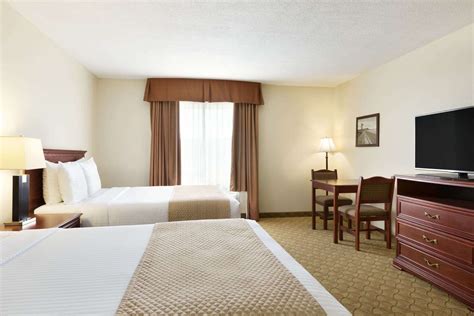 Days Inn Dawson Creek, BC - See Discounts