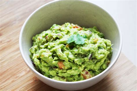 Miss CocoBlue: Homemade Guacamole and Tortilla Chips