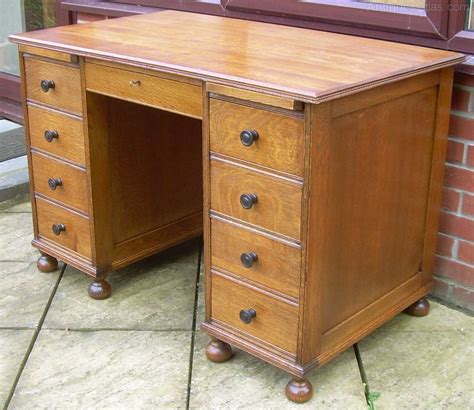 An Antique Oak Desk - Antiques Atlas