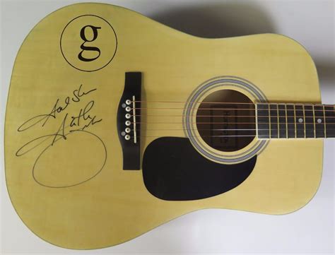 Lot Detail - Garth Brooks Signed Guitar (PSA/JSA Guaranteed)