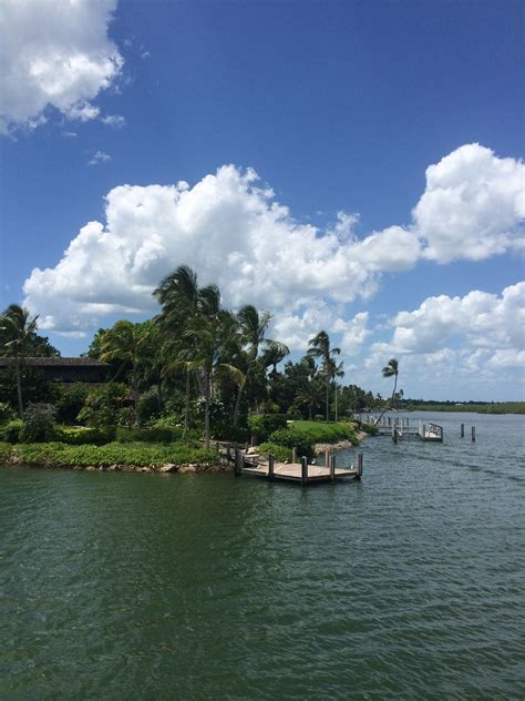 there is a boat dock on the water