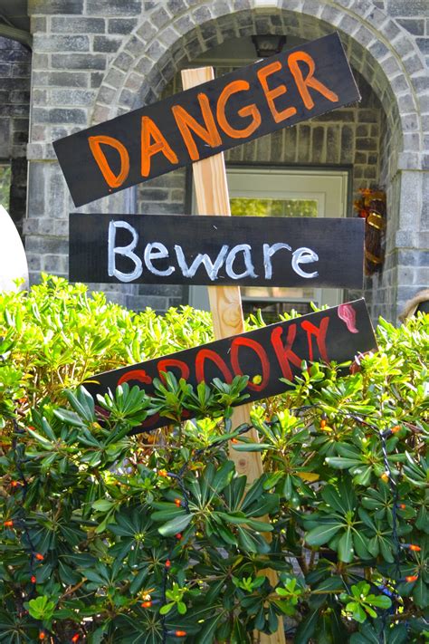 Halloween Yard Sign - Mommiedom