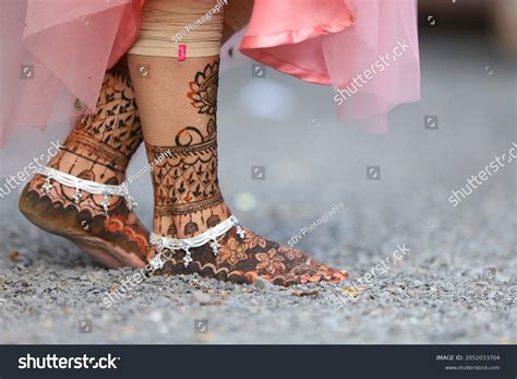 Indian Bridal Wearing Silver Payal Anklets Stock Photo 2052033704 | Shutterstock