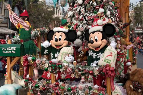 Disney Parks Drowning With High Wait Times, Overcrowding as Holiday Crowds Arrive - Inside the Magic