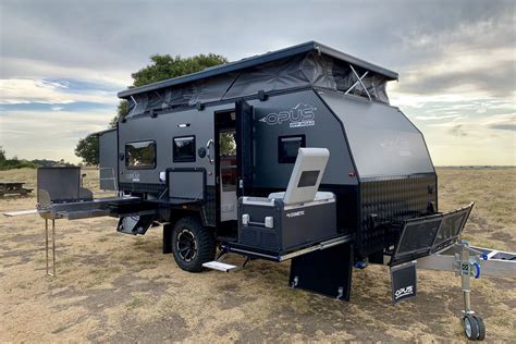 Go-anywhere travel trailer pops up for more space - Curbed