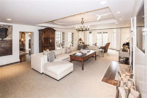 Jimmy Haslam, owner of the Cleveland Browns, has just listed his ...