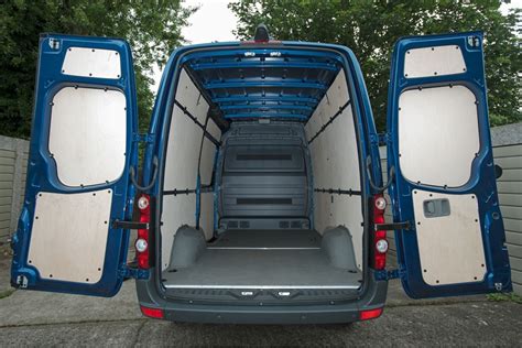 Volkswagen Crafter van dimensions (2011-2016), capacity, payload ...