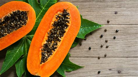 7 health benefits of papaya seeds | HealthShots