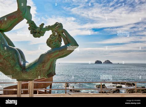 Statue mazatlan mexico hi-res stock photography and images - Alamy