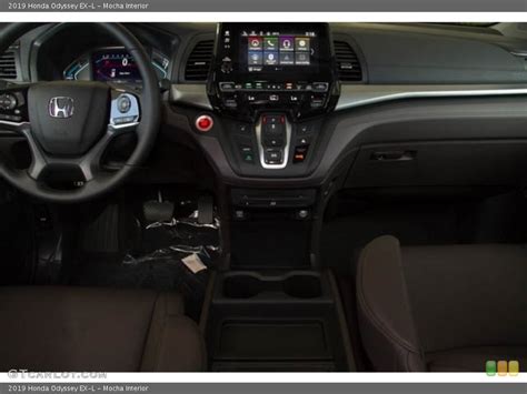 Mocha Interior Dashboard for the 2019 Honda Odyssey EX-L #127292824 | GTCarLot.com