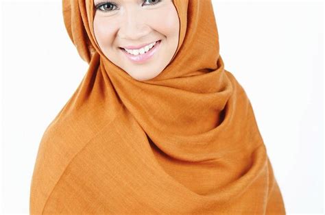 Hijab Polos Warna Terakota Nuansa Etnik Minimalis - Nova